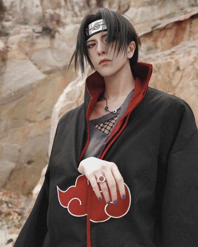Cosplayer Wanita Hakken Ryou, Menjelma Jadi Karakter Game yang Tampan