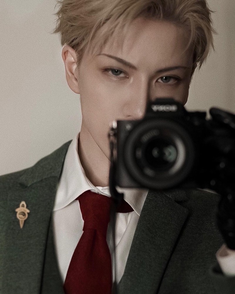 Cosplayer Wanita Hakken Ryou, Menjelma Jadi Karakter Game yang Tampan