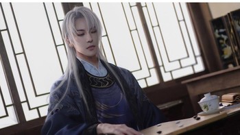 Dirinya juga sering melakukan kolaborasi terhadap beberapa game ternama seperti ketika menjadi salah satu toko di FollowersAriel. Foto: (Instagram _hakkencoser_).