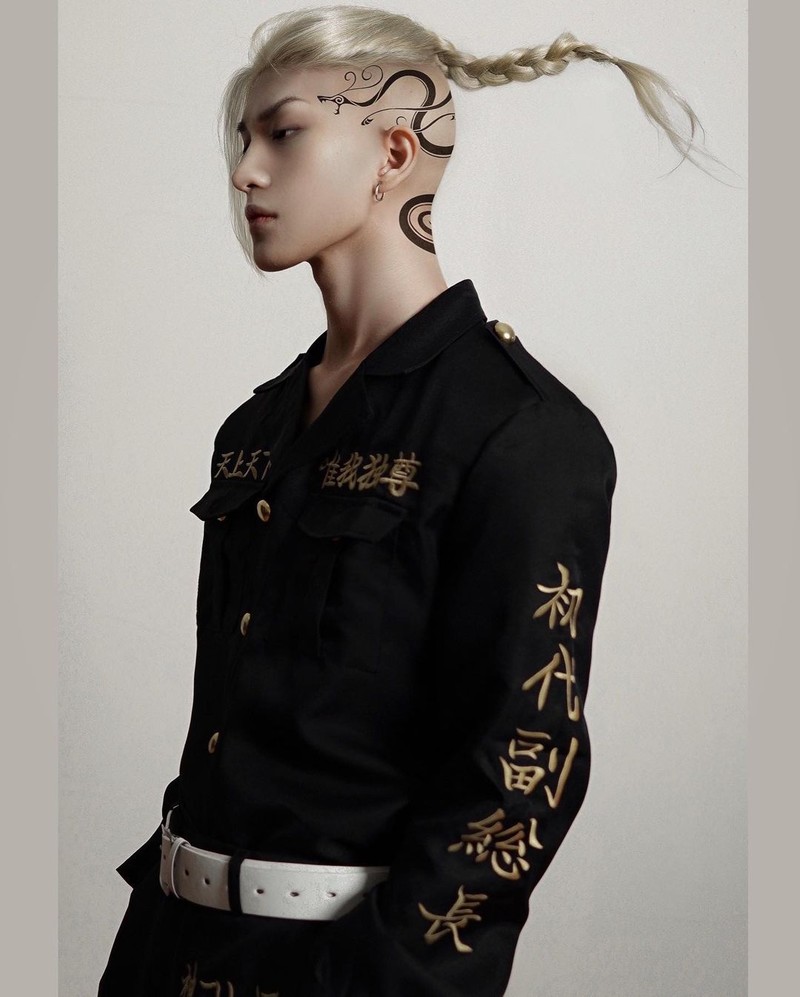 Cosplayer Wanita Hakken Ryou, Menjelma Jadi Karakter Game yang Tampan