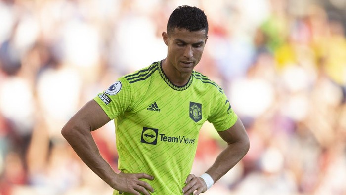 BRENTFORD, ENGLAND - AUGUST 13: Cristiano Ronaldo of Manchester United reacts to defeat after the Premier League match between Brentford FC and Manchester United at Brentford Community Stadium on August 13, 2022 in Brentford, United Kingdom. (Photo by Visionhaus/Getty Images)