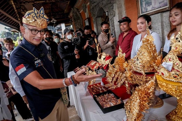 Menparekraf Sandiaga Uno berharap pengelolaan daya tarik yang dihadirkan para pelaku pariwisata di Desa Wisata Undisan dapat menginspirasi daerah lain dalam mengembangkan pariwisata dan ekonomi kreatif yang berkualitas dan berkelanjutan. Menparekraf Sandiaga Uno berharap pengelolaan daya tarik yang dihadirkan para pelaku pariwisata di Desa Wisata Undisan dapat menginspirasi daerah lain dalam mengembangkan pariwisata dan ekonomi kreatif yang berkualitas dan berkelanjutan.