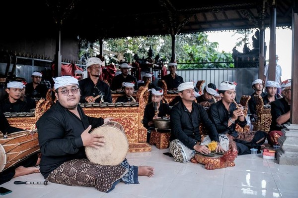 Desa Wisata Undisan di bawah naungan Desa Adat Undisan Kelod yang masih menjaga kelestarian seni dan budaya, dengan diperkuat oleh awig-awig/peraturan desa adat. Beberapa kegiatan budaya yang masih terus dilakukan antara lain peparuman adat, pelestarian pura, subak, pengadaan Upacara Ngaben, serta pelestarian tarian sakral. Desa Wisata Undisan di bawah naungan Desa Adat Undisan Kelod yang masih menjaga kelestarian seni dan budaya, dengan diperkuat oleh awig-awig/peraturan desa adat. Beberapa kegiatan budaya yang masih terus dilakukan antara lain peparuman adat, pelestarian pura, subak, pengadaan Upacara Ngaben, serta pelestarian tarian sakral.