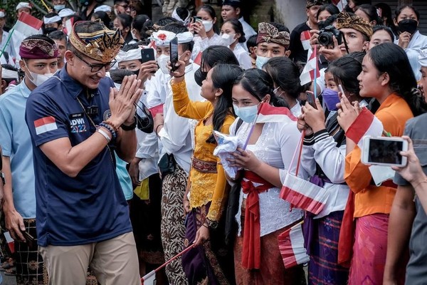 Menparekraf Sandiaga saat melakukan visitasi ke Desa Wisata Undisan di Bangli, Jumat (12/8/2022), mengatakan pengelolaan Desa Wisata Undisan adalah salah satu yang terbaik karena mengedepankan pariwisata berbasis masyarakat yang menjunjung tinggi komunitas adat. Menparekraf Sandiaga saat melakukan visitasi ke Desa Wisata Undisan di Bangli, Jumat (12/8/2022), mengatakan pengelolaan Desa Wisata Undisan adalah salah satu yang terbaik karena mengedepankan pariwisata berbasis masyarakat yang menjunjung tinggi komunitas adat.
