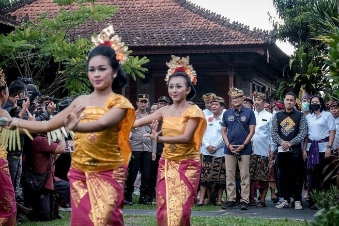 Desa Wisata Undisan Desa Wisata Undisan yang berada di Kecamatan Tembuku, Kabupaten Bangli, Bali berhasil masuk 50 besar desa wisata terbaik Anugerah Desa Wisata Indonesia (ADWI) 2022. Desa itu dikunjungi Menparekraf Sandiaga Uno, 12 Agustus 2022