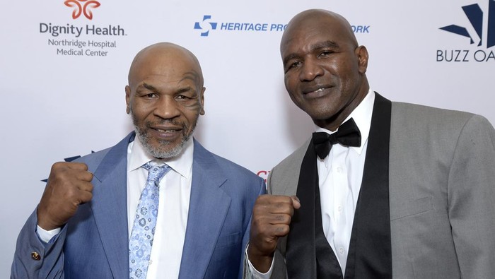 BEVERLY HILLS, CALIFORNIA - AUGUST 09: Heavyweight boxing legends Mike Tyson and Evander Holyfield attend the 19th annual Harold and Carole Pump Foundation Gala at The Beverly Hilton Hotel on August 09, 2019 in Beverly Hills, California. (Photo by Michael Tullberg/Getty Images)