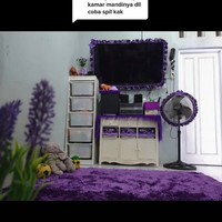 Wanita yang tinggal di Tegal, Jawa Tengah itu mengungkapkan makna warna ungu baginya. Menurut saya warna ungu itu artinya bukan warna janda. Itu hanya mitos, nyatanya saya dan teman-teman komunitas pecinta ungu di seluruh Indonesia itu bukan para Janda. Ungu itu unik dan mewah, jelasnya. Foto: Dok. TikTok @betaria3112