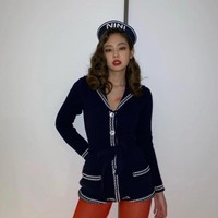 Idol yang akrab dipanggil Nini itu memakai kostum pelaut dengan stocking merah saat merayakan Halloween pada 2020. Dia menggambar bekas cakaran untuk menambah kesan horror di pesta kostum. Foto: dok. Instagram @jennierubyjane