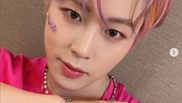 Idol Pria Hapus Makeup Saat Live, Kondisi Kulitnya Bikin Netizen Takjub