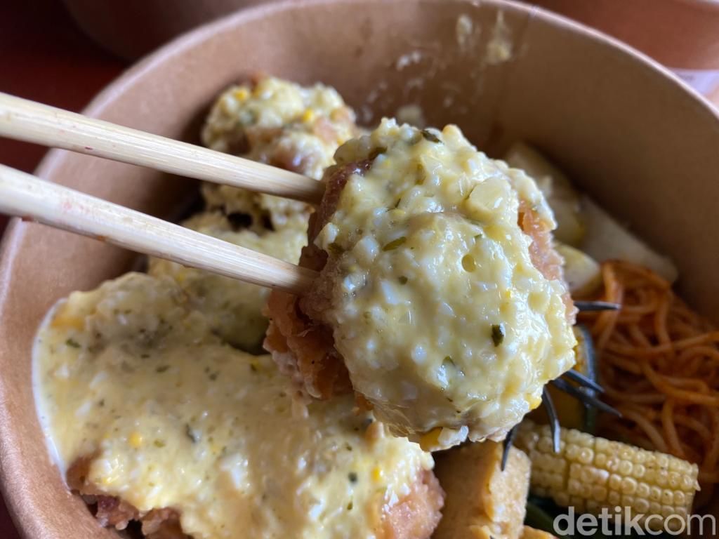 Hotaru Deli : Gurihnya Nikumiso Natto Udon di Resto Unik Jepang