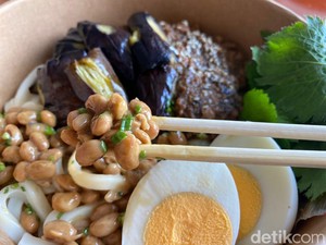 Hotaru Deli : Gurihnya Nikumiso Natto Udon di Resto Unik Jepang