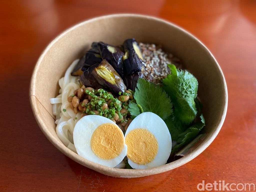 Hotaru Deli : Gurihnya Nikumiso Natto Udon di Resto Unik Jepang