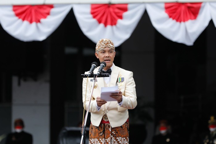 Provinsi Jawa Tengah (Jateng) merayakan Hari Ulang Tahun (HUT) ke-72. Upacara peringatan digelar di halaman Kantor Pemerintah Provinsi Jateng, Kota Semarang, Senin (15/8).