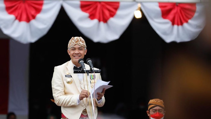 Provinsi Jawa Tengah (Jateng) merayakan Hari Ulang Tahun (HUT) ke-72. Upacara peringatan digelar di halaman Kantor Pemerintah Provinsi Jateng, Kota Semarang, Senin (15/8).