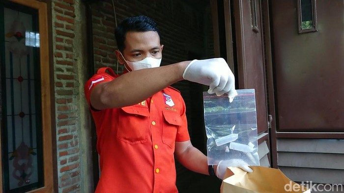 ibu anak tewas tenggak racun di tulungagung