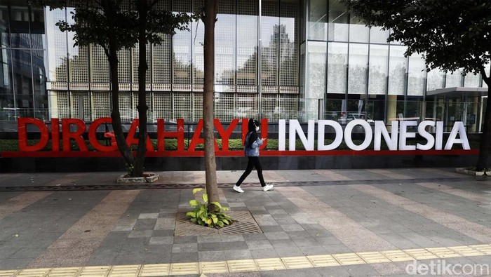 Ibu Kota Bernuansa Merah Putih Jelang HUT ke-77 RI Jelang peringatan HUT ke-77 R, Ibu Kota Jakarta telah bersolek dengan dekorasi merah putih, Senin (15/7/2022).