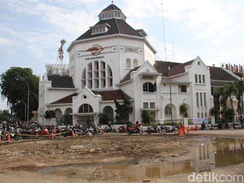 Tugu di depan Kantor Pos Medan dihancurkan (Foto: Istimewa)
