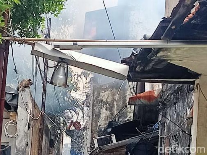 Kebakaran rumah di Ngagel Timur V Surabaya
