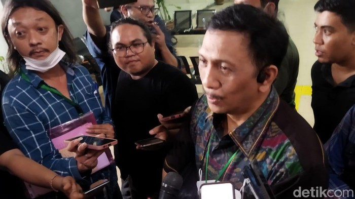 Ketua Tim Penasihat Hukum Mas Bechi, I Gede Pasek Suardika, ditemui awak media di PN Surabaya.