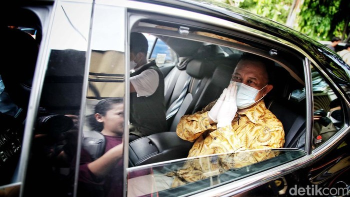 Komnas HAM meninjau TKP penembakan Brigadir J di rumah dinas Irjen Ferdy Sambo, di Duren Tiga, Jaksel. Polri dan Kompolnas juga tiba di TKP Duren Tiga.