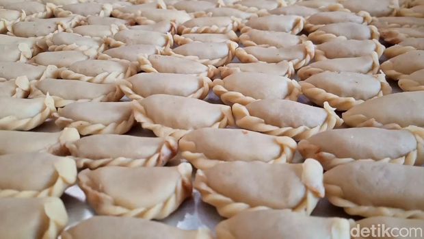 Kue pastel kering Pasmini.