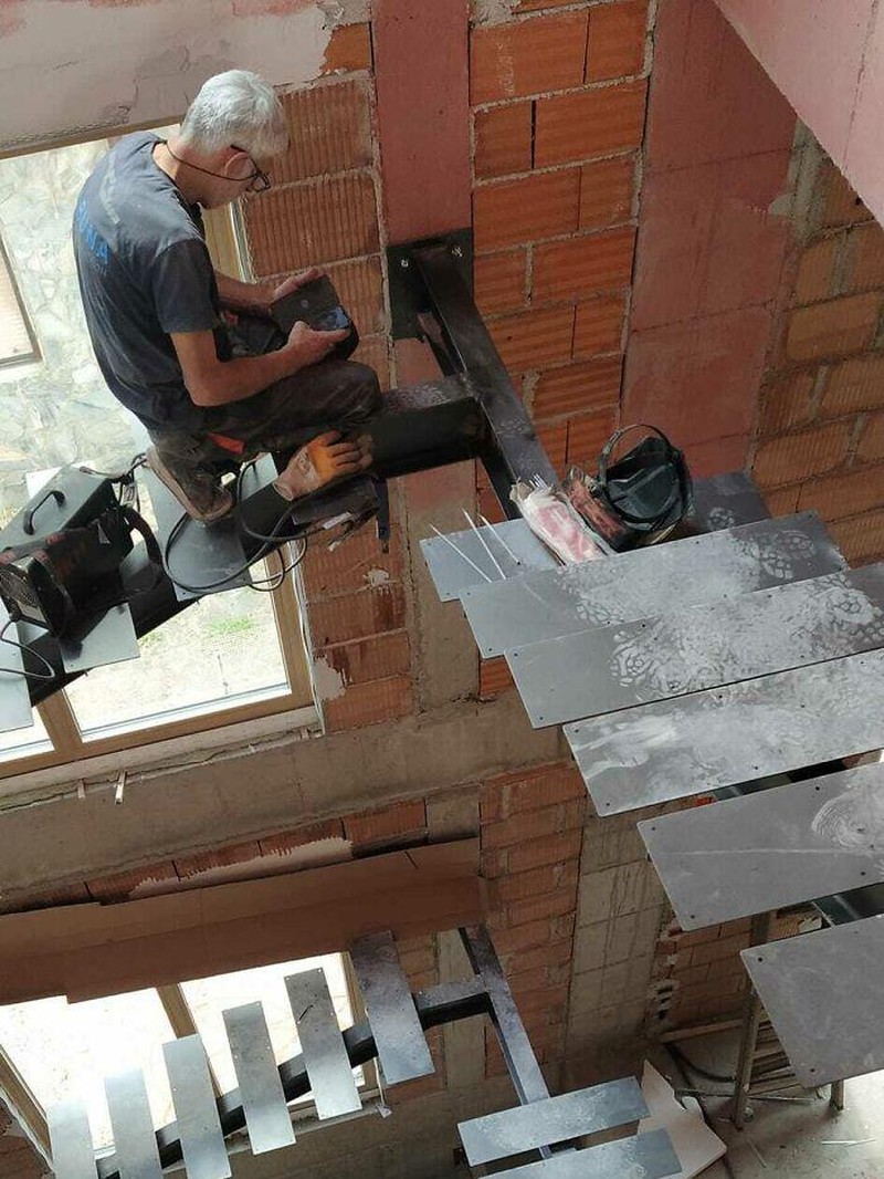 Kumpulan Aksi Tukang yang Bikin Geleng-geleng Kepala, Jangan Ditiru Ya