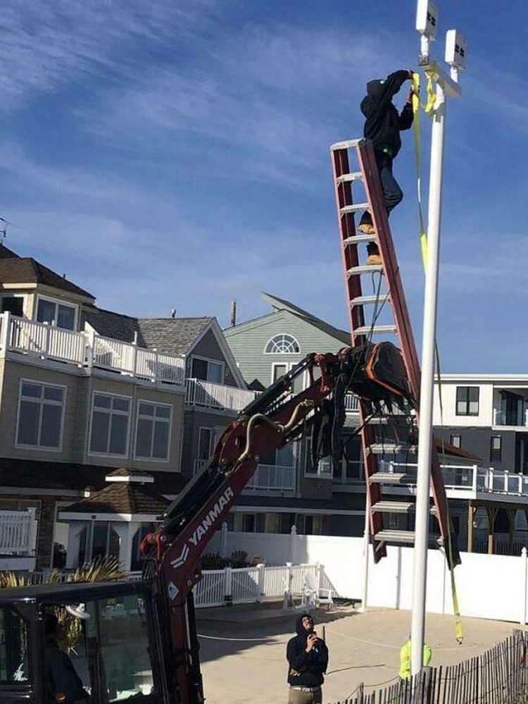 Kumpulan Aksi Tukang yang Bikin Geleng-geleng Kepala, Jangan Ditiru Ya