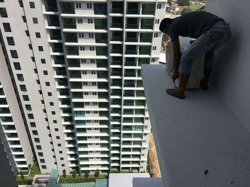 Kumpulan Aksi Tukang yang Bikin Geleng-geleng Kepala, Jangan Ditiru Ya