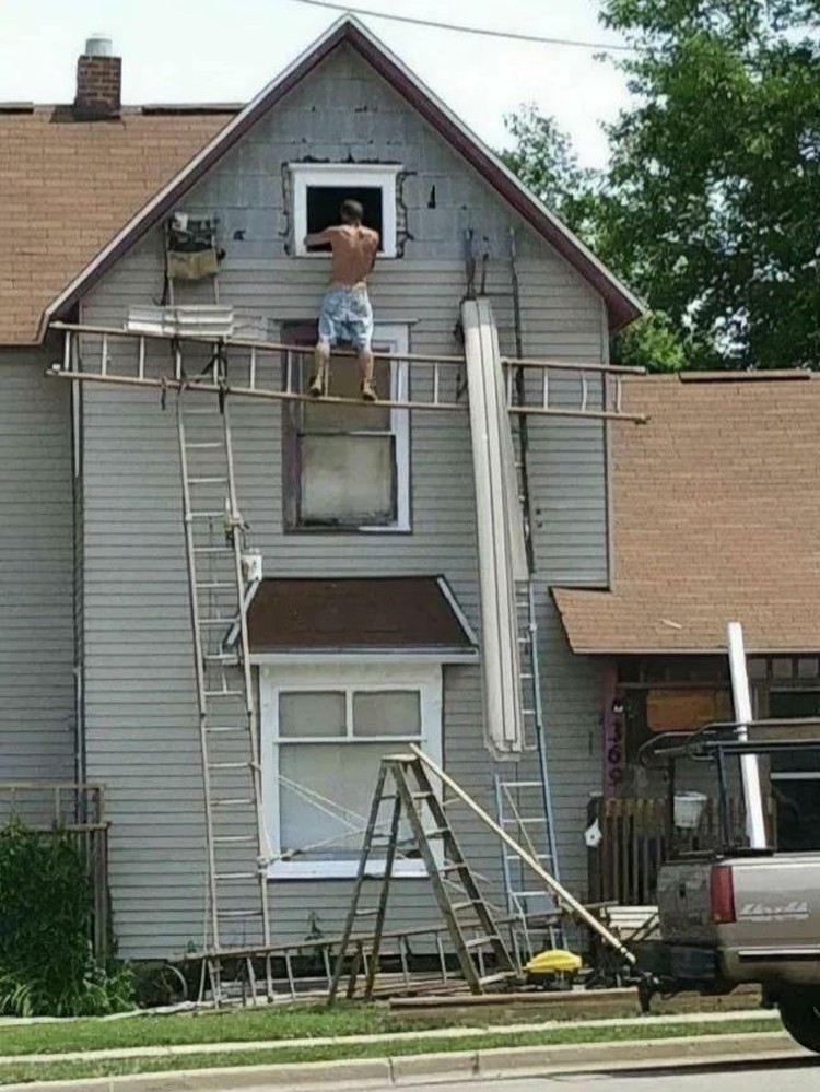 Kumpulan Aksi Tukang yang Bikin Geleng-geleng Kepala, Jangan Ditiru Ya