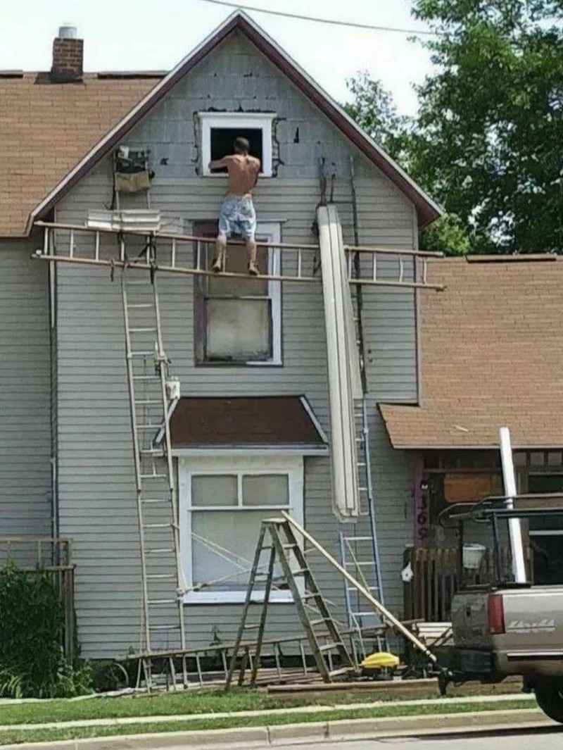 Kumpulan Aksi Tukang yang Bikin Geleng-geleng Kepala, Jangan Ditiru Ya