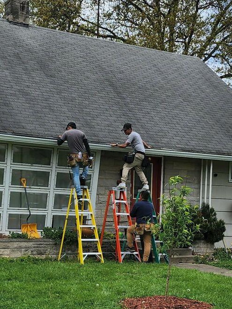 Kumpulan Aksi Tukang yang Bikin Geleng-geleng Kepala, Jangan Ditiru Ya