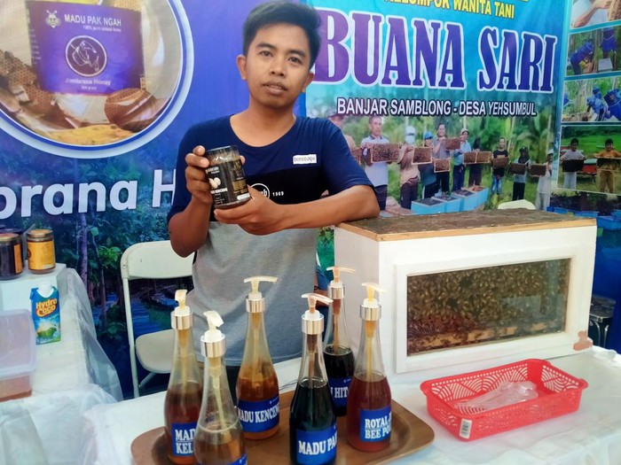 Madu kenceng yang yang dipercaya untuk meningkatkan libido atau kejantanan pria, diproduksi kelompok tani lebah Madu Buana Sari, Banjar Samlong, Desa Yehsumbul, Kecamatan Mendoyo, Jembrana, Bali, Senin (15/8/2022)