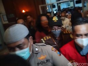 Luapan Tangis Korban Pemerkosaan-Mas Bechi Siap Sumpah Mubahalah
