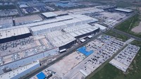 Pabrik yang produksinya dibuka sejak 2018 lalu itu 99,99 persen karyawannya merupakan penduduk China.