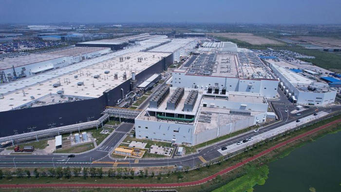 SHANGHAI, CHINA - AUGUST 12: Aerial view of Tesla Shanghai Gigafactory on August 12, 2022 in Shanghai, China. (Photo by VCG/VCG via Getty Images)
