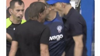 Thomas Tuchel dan Antonio Conte seperti sedang mengucapkan siuuu ala Cristiano Ronaldo. Foto: Twitter