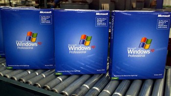 Windows XP banyak dipuji sejak peluncurannya. Sistem operasi ini langsung menjadi yang paling tinggi memegang market share. Foto: Getty Images