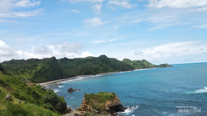 Suasana pantai Menganti