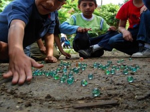 Latto-latto Viral, Anak 90-an Masih Ingat 10 Mainan Jadul Ini Nggak?