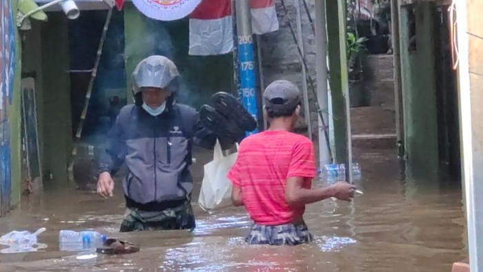 Permukiman warga di Kebon Pala, Kelurahan Kampung Melayu, Jatinegara, Jakarta Timur (Jaktim) kebanjiran. Banjir itu akibat Sungai Ciliwung meluap. (ANTARA/HO-Dok Pribadi)