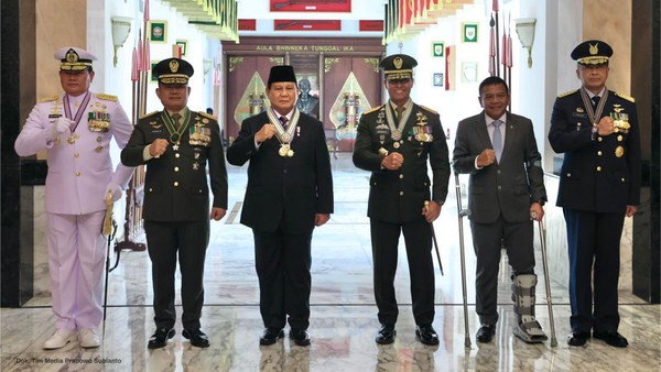 Presiden Resmi Anugerahkan Jenderal Bintang 4 untuk Prabowo