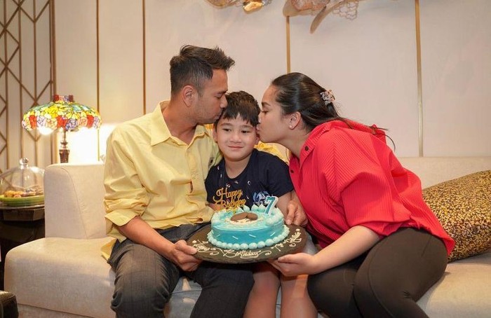 Rafathar Ulang Tahun ke-7, Raffi Ahmad dan Nagita Siapkan Kue Spesial Rafathar Ulang Tahun ke-7, Raffi Ahmad dan Nagita Siapkan Kue Spesial
