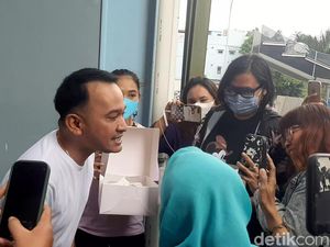 Ruben Onsu Senang Ultah Dirayakan, Dapat Kado Sepatu dari Sarwendah
