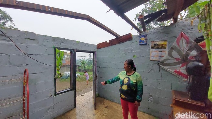 Rumah Warga KBB Rusak Diterjang Puting Beliung