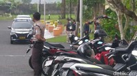 Saat dimintai konfirmasi, Kabid Humas Polda Jateng Kombes M Iqbal Alqudusy membenarkan kedatangan Timsus Mabes Polri itu. detikJateng menanyakan terkait kedatangan rombongan polisi di salah satu rumah di Mertoyudan, Magelang. (Foto: Eko Susanto/detikJateng)