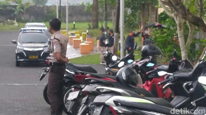 Sejumlah mobil polisi datangi perumahan di Kecamatan Mertoyudan, Kabupaten Magelang, Senin (15/8/2022) sore.