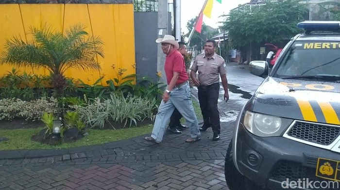 Sejumlah mobil polisi datangi perumahan di Kecamatan Mertoyudan, Kabupaten Magelang, Senin (15/8/2022) sore.