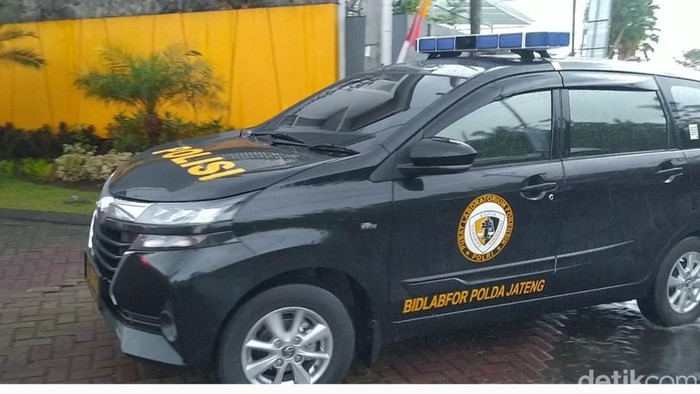 Sejumlah mobil polisi datangi perumahan di Kecamatan Mertoyudan, Kabupaten Magelang, Senin (15/8/2022) sore. Sejumlah mobil polisi datangi perumahan di Kecamatan Mertoyudan, Kabupaten Magelang, Senin (15/8/2022) sore.