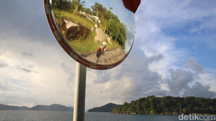 Semangat Mantri BRI Layani Nasabah di Batas Negeri Semangat Mantri BRI Layani Nasabah di Batas Negeri