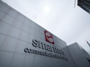 Video: Merger dengan XL, Smartfren Resmi Pamit dari Bursa Saham